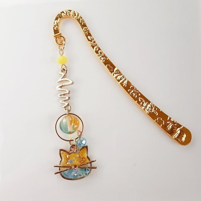 プレゼントにも自分用にもぴったり☆トロピカルカラーのひげ猫ちゃんのブックマーク/しおり(文庫本用)