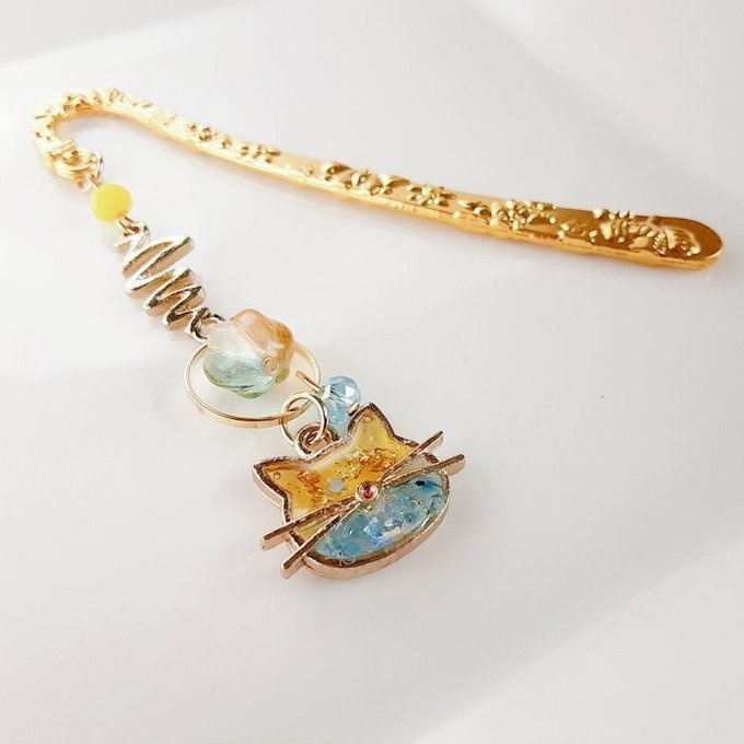 プレゼントにも自分用にもぴったり☆トロピカルカラーのひげ猫ちゃんのブックマーク/しおり(文庫本用)