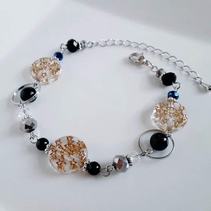 アンティーク風アクリルビーズとサークルフープのブレスレット(シルバー×ブラック)