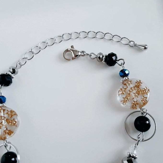 アンティーク風アクリルビーズとサークルフープのブレスレット(シルバー×ブラック)