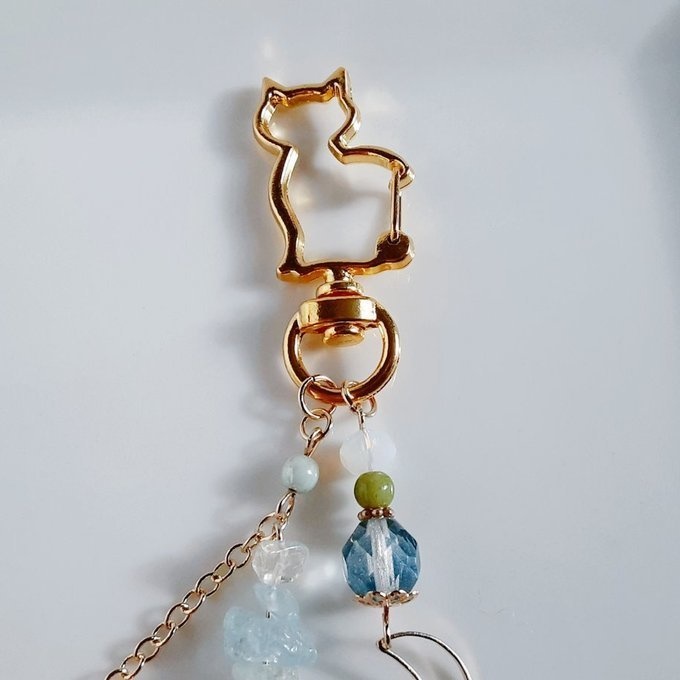 レオパード柄の猫ちゃんチャームと魚の骨パーツが可愛い☆ねこネコキーホルダー(アクアマリン×クリアグリーン)