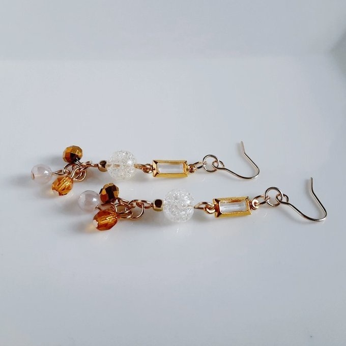 クラッククリスタルとシャープなアクリルフレームストーンのお洒落ピアス/イヤリング