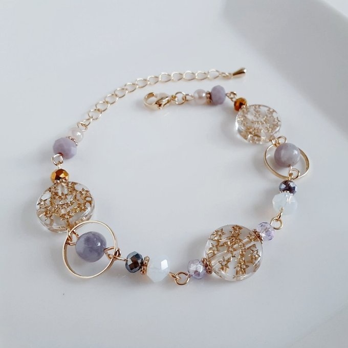 アンティーク風アクリルビーズとサークルフープのブレスレット(ゴールド×パープル)