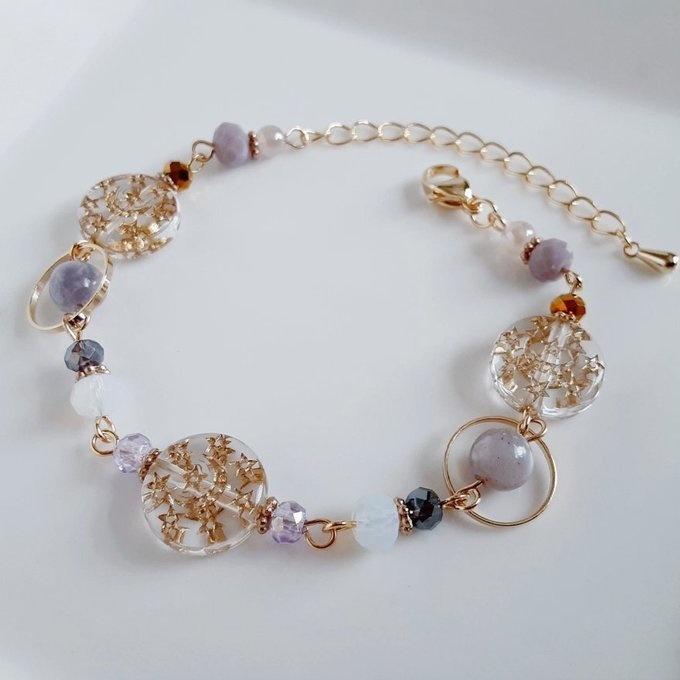 アンティーク風アクリルビーズとサークルフープのブレスレット(ゴールド×パープル)