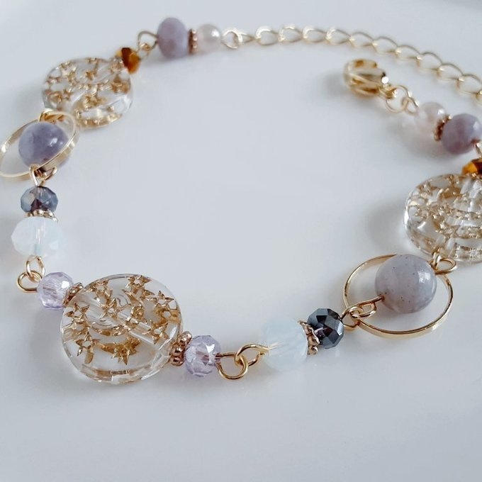 アンティーク風アクリルビーズとサークルフープのブレスレット(ゴールド×パープル)