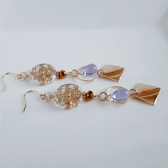 メタルプレートとしずくビーズが揺れるサークルフープがお洒落なピアス/イヤリング(ゴールド×ブラウン)