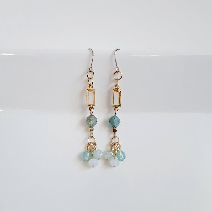 アパタイトとシャープなアクリルフレームストーンのお洒落ピアス/イヤリング