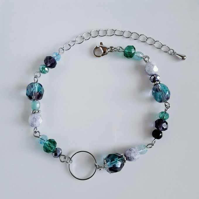 再販☆ラウンドフープ付き☆ファイアポリッシュチェコビーズとガラスビーズの癒しのエメラルドグリーンのブレスレット
