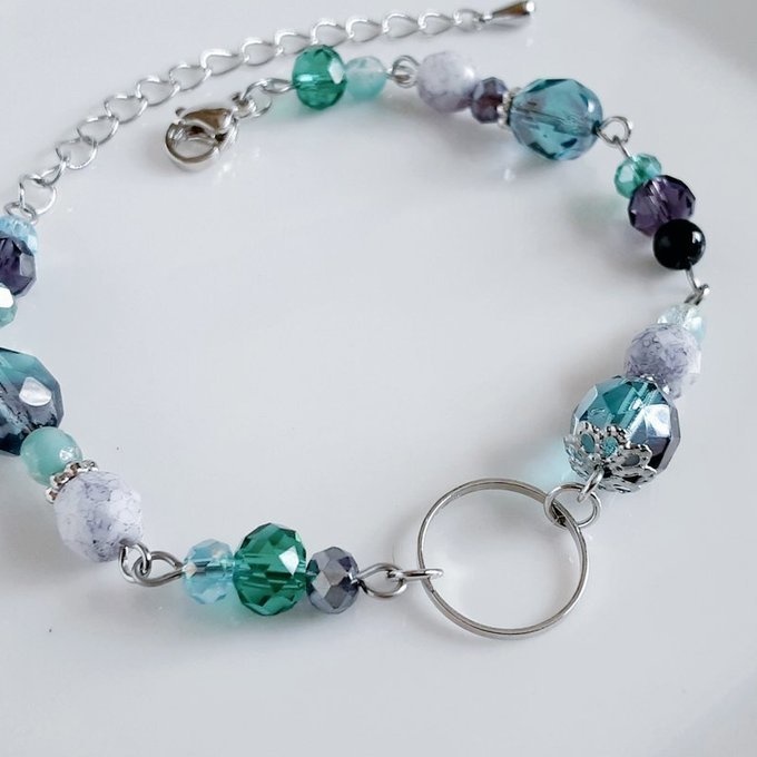 再販☆ラウンドフープ付き☆ファイアポリッシュチェコビーズとガラスビーズの癒しのエメラルドグリーンのブレスレット