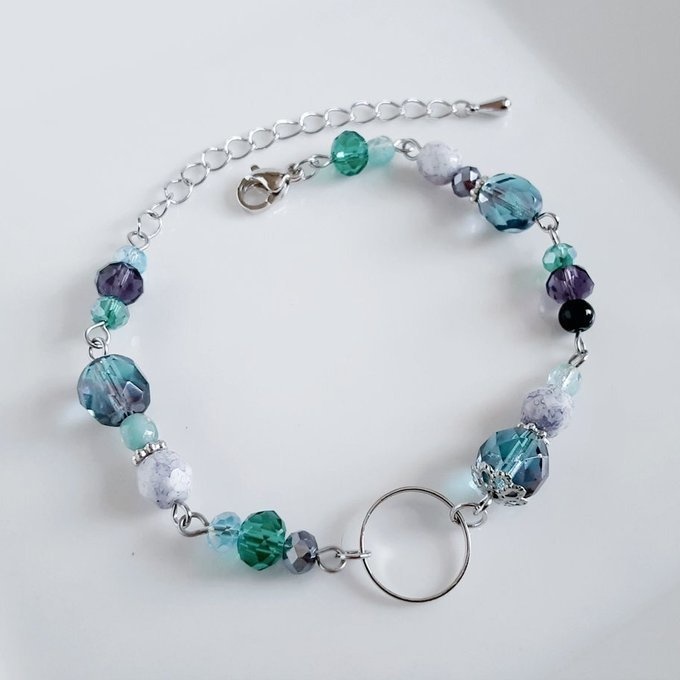 再販☆ラウンドフープ付き☆ファイアポリッシュチェコビーズとガラスビーズの癒しのエメラルドグリーンのブレスレット