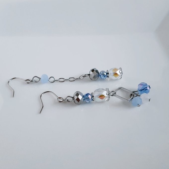 クリアブルーカラーのアシンメトリーピアス/イヤリング