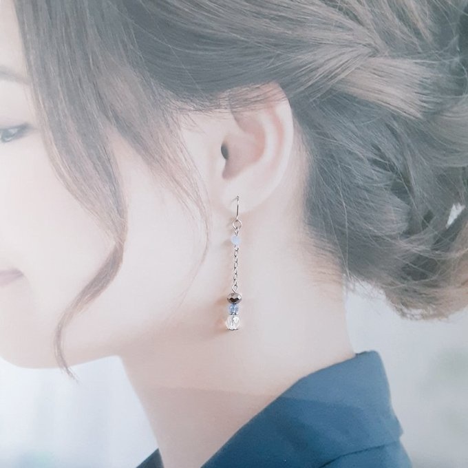 クリアブルーカラーのアシンメトリーピアス/イヤリング