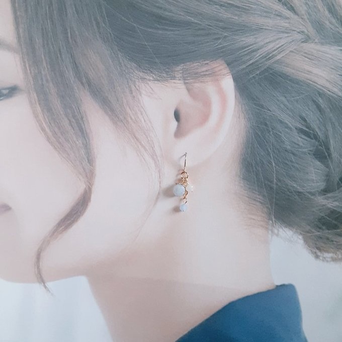 フロストブルーアゲートとローズクォーツとガラスビーズのちょいミニピアス/イヤリング