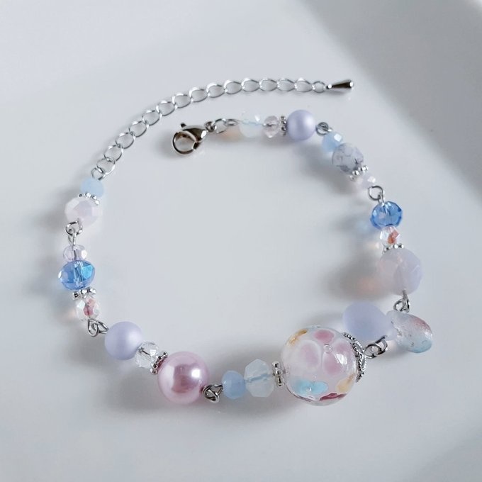 とんぼ玉ビーズと国産アクリルパールとチェコビーズとガラスビーズの淡いピンクブルー色ブレスレット