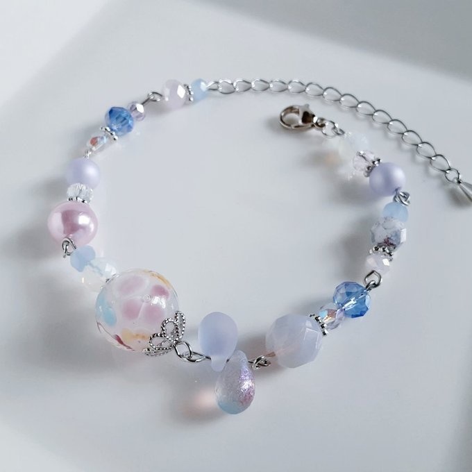 とんぼ玉ビーズと国産アクリルパールとチェコビーズとガラスビーズの淡いピンクブルー色ブレスレット