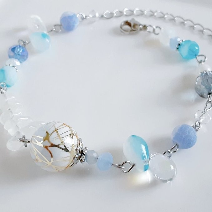 和を感じる☆唐草ビーズとロイヤルブルームーンストーンとしずくビーズとガラスビーズのスカイブルー色ブレスレット