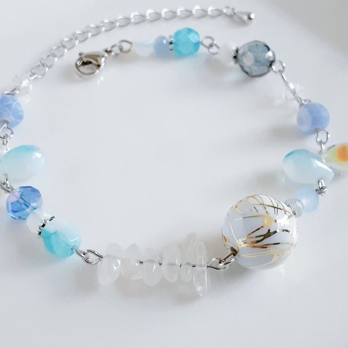 和を感じる☆唐草ビーズとロイヤルブルームーンストーンとしずくビーズとガラスビーズのスカイブルー色ブレスレット