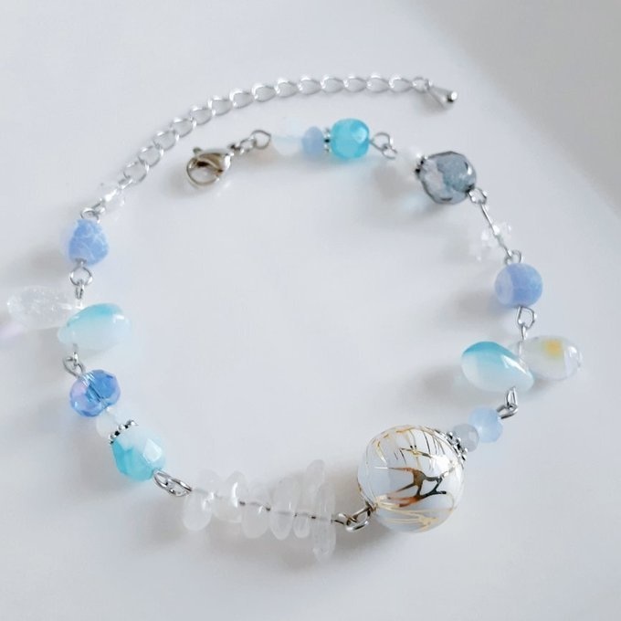 和を感じる☆唐草ビーズとロイヤルブルームーンストーンとしずくビーズとガラスビーズのスカイブルー色ブレスレット