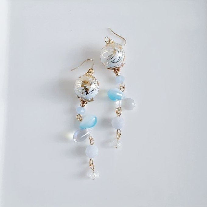 和を感じる☆唐草ビーズとしずくビーズのスカイブルー色のロングピアス/イヤリング