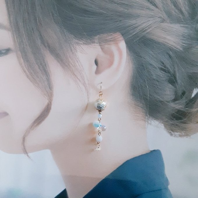 和を感じる☆唐草ビーズとしずくビーズのスカイブルー色のロングピアス/イヤリング
