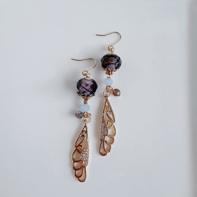 1ペアのみ☆まるで蝶の羽のようなジルコニアチャームととんぼ玉ビーズが綺麗なピアス/イヤリング(紫)