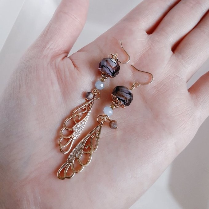 1ペアのみ☆まるで蝶の羽のようなジルコニアチャームととんぼ玉ビーズが綺麗なピアス/イヤリング(紫)