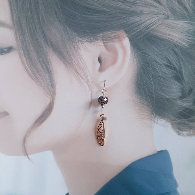 1ペアのみ☆まるで蝶の羽のようなジルコニアチャームととんぼ玉ビーズが綺麗なピアス/イヤリング(紫)