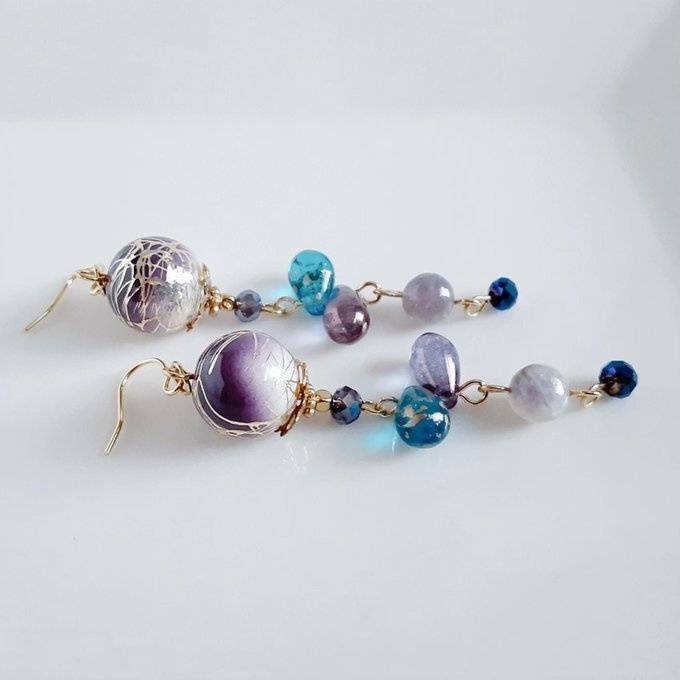 和を感じる☆唐草ビーズとしずくビーズのパープル色のロングピアス/イヤリング