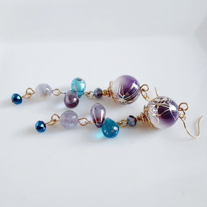 和を感じる☆唐草ビーズとしずくビーズのパープル色のロングピアス/イヤリング