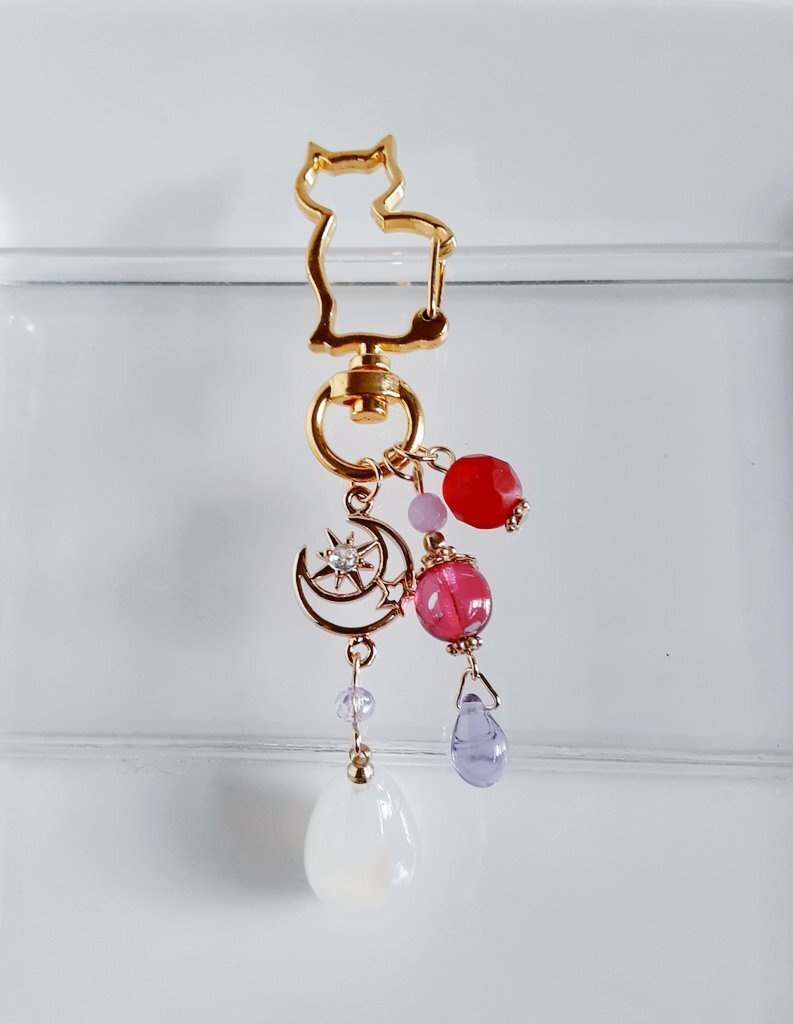 幻想的なパールチャームと宇宙モチーフが素敵な大ぶりサイズのお洒落キーホルダー(魅惑のピンクパープル)