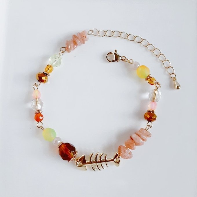 お魚パーツが可愛い☆サンストーンと大人シックカラーのお洒落ブレスレット