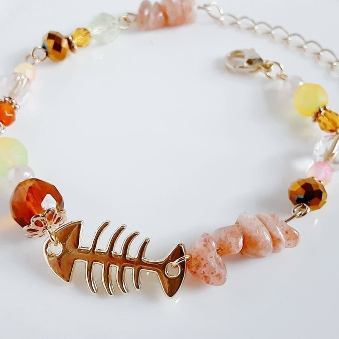 お魚パーツが可愛い☆サンストーンと大人シックカラーのお洒落ブレスレット