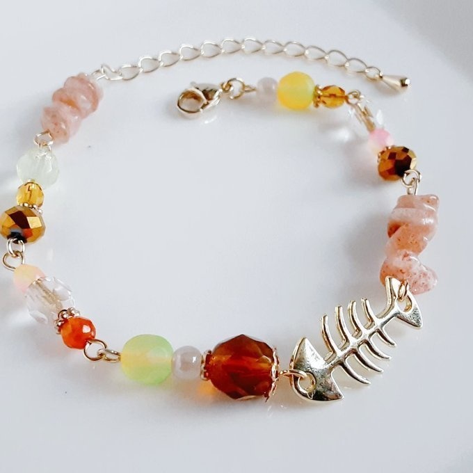 お魚パーツが可愛い☆サンストーンと大人シックカラーのお洒落ブレスレット