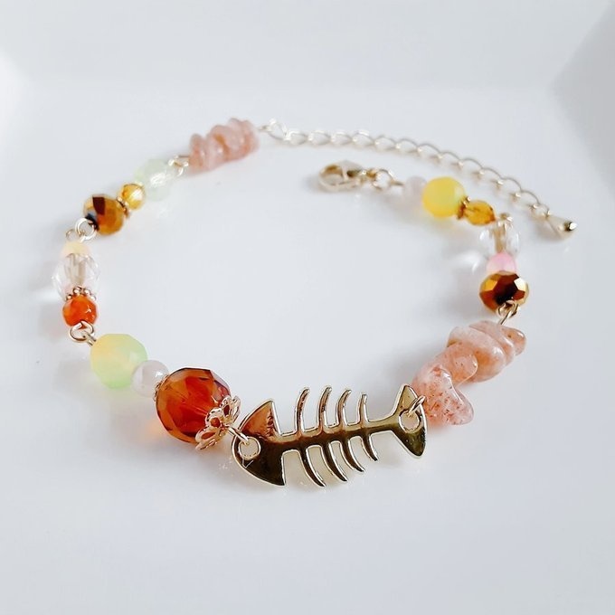 お魚パーツが可愛い☆サンストーンと大人シックカラーのお洒落ブレスレット