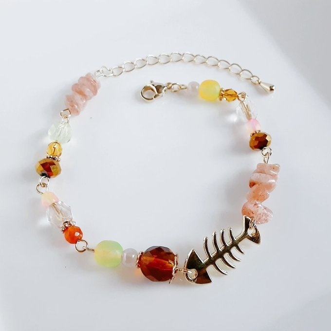 お魚パーツが可愛い☆サンストーンと大人シックカラーのお洒落ブレスレット