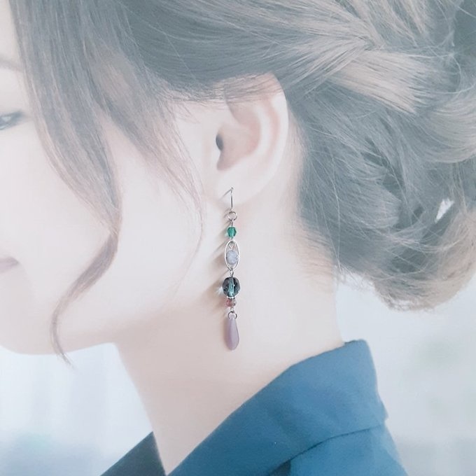 再販☆チェコビーズとオーバルフープのお洒落ロングピアス/イヤリング(エメラルドグリーン×アメジストパープル)