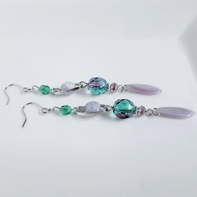 再販☆チェコビーズとオーバルフープのお洒落ロングピアス/イヤリング(エメラルドグリーン×アメジストパープル)