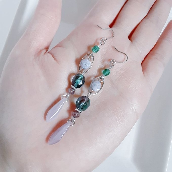 再販☆チェコビーズとオーバルフープのお洒落ロングピアス/イヤリング(エメラルドグリーン×アメジストパープル)