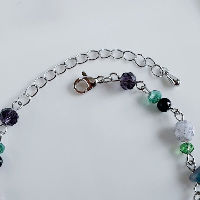 しずくとガラスビーズの幻想的なアメジストグリーンカラーのグラデーション風ブレスレット