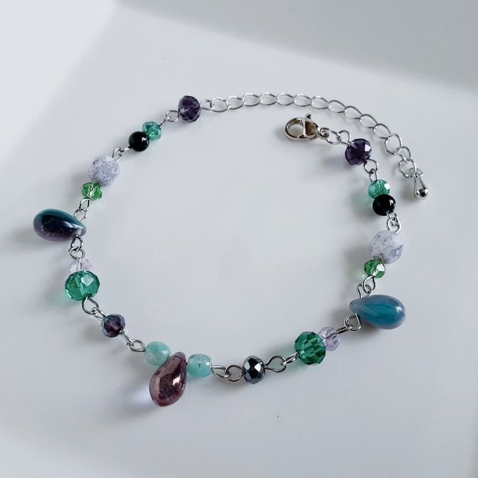 しずくとガラスビーズの幻想的なアメジストグリーンカラーのグラデーション風ブレスレット
