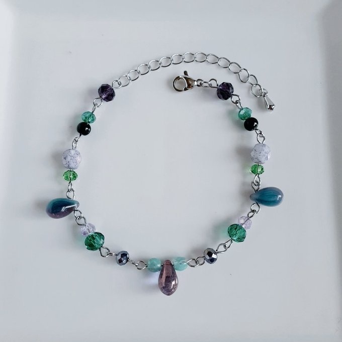 しずくとガラスビーズの幻想的なアメジストグリーンカラーのグラデーション風ブレスレット