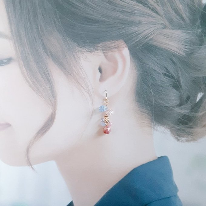 チェコビーズが揺れる☆しずくとガラスビーズのプチジャラジャラピアス/イヤリング(アンティークピンク)