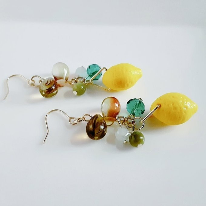 再販☆レモンが可愛い☆しずくとガラスビーズの爽やかカラーのプチジャラジャラピアス/イヤリング