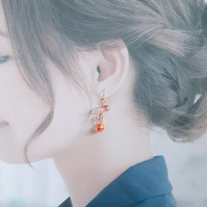 チェコビーズが揺れる☆しずくとガラスビーズのプチジャラジャラピアス/イヤリング(サマーサンセット)