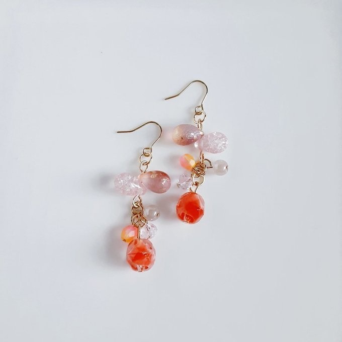 チェコビーズが揺れる☆しずくとガラスビーズのプチジャラジャラピアス/イヤリング(サマーサンセット)