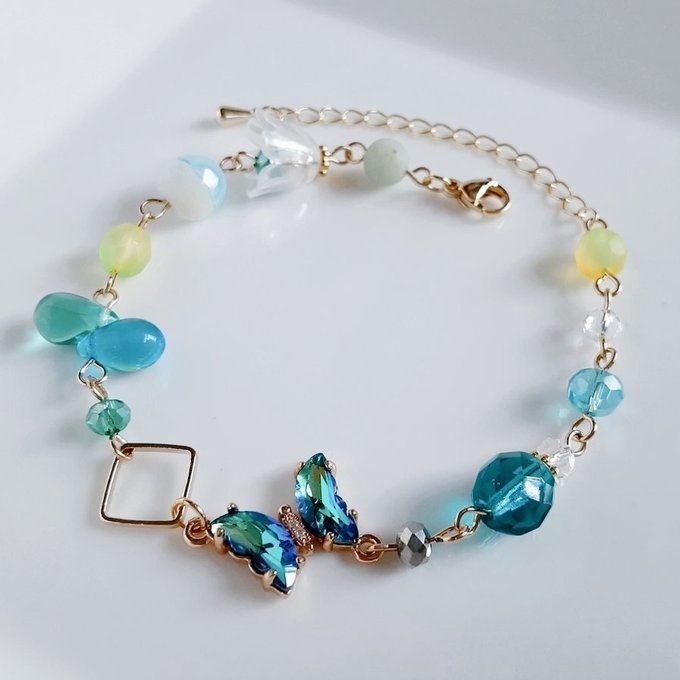 爽やか☆ぷっくりしずくと蝶とスクエアフープの癒しのイエローグリーンカラーのブレスレット