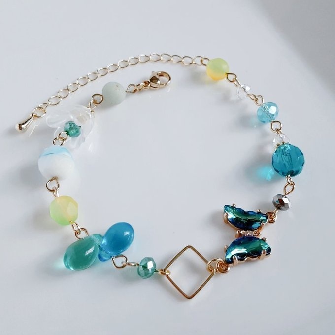 爽やか☆ぷっくりしずくと蝶とスクエアフープの癒しのイエローグリーンカラーのブレスレット