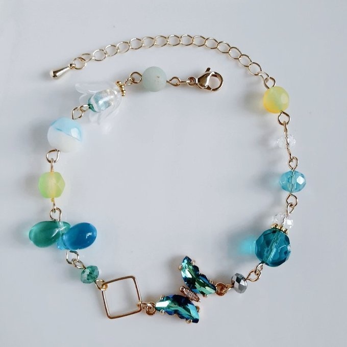 爽やか☆ぷっくりしずくと蝶とスクエアフープの癒しのイエローグリーンカラーのブレスレット