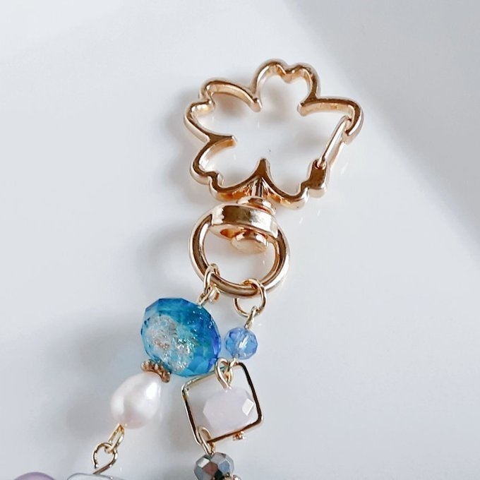 幻想的なパールチャームとハートフープが揺れる☆優しいアクアブルーピンク色のキーホルダー