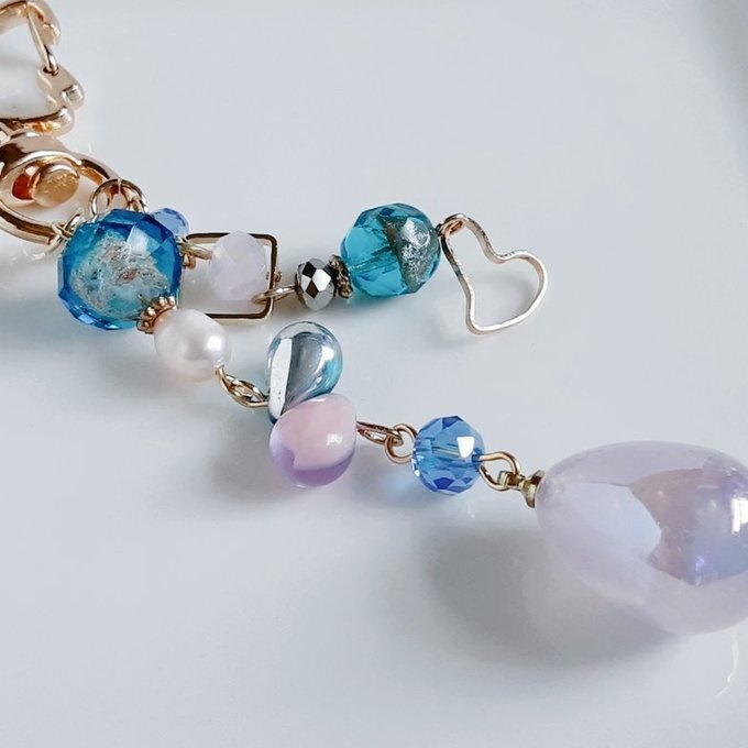 幻想的なパールチャームとハートフープが揺れる☆優しいアクアブルーピンク色のキーホルダー